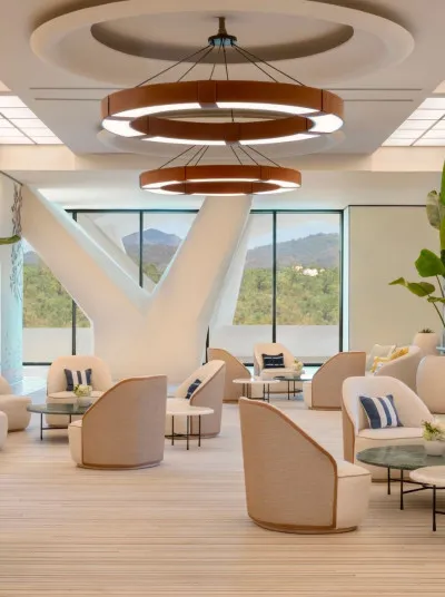 Don Carlos Lobby